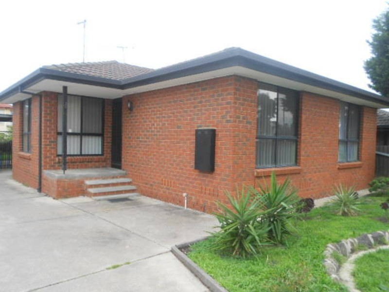 34 Bicentennial Crescent, Meadow Heights VIC 3048