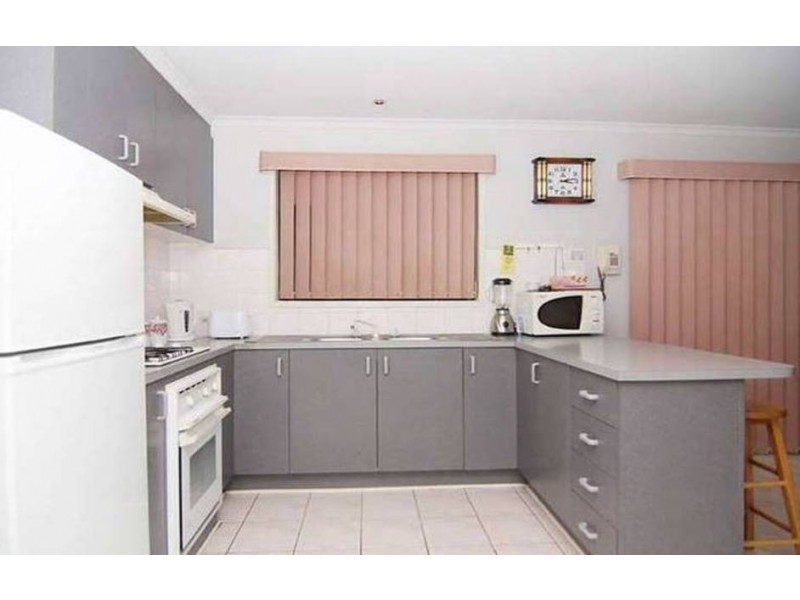 6 Dozey Court, Roxburgh Park VIC 3064