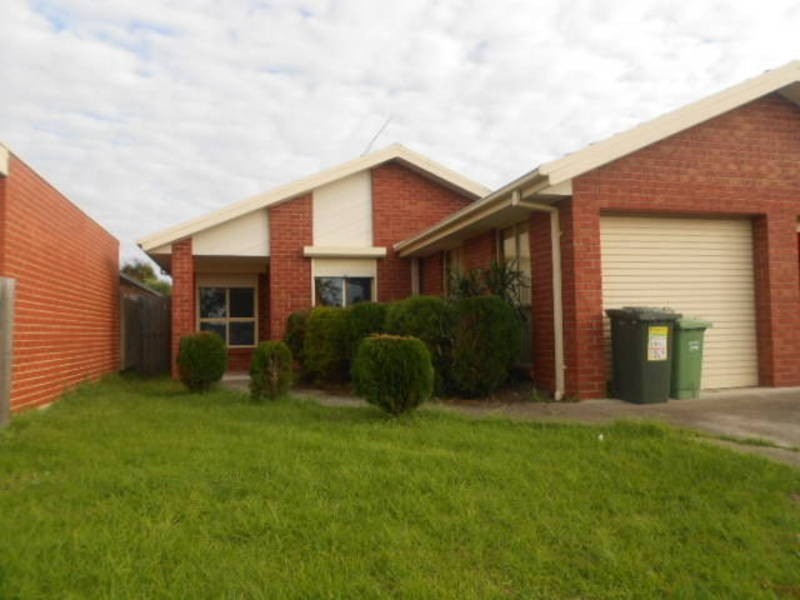 11 PHOENIX COURT, Roxburgh Park VIC 3064