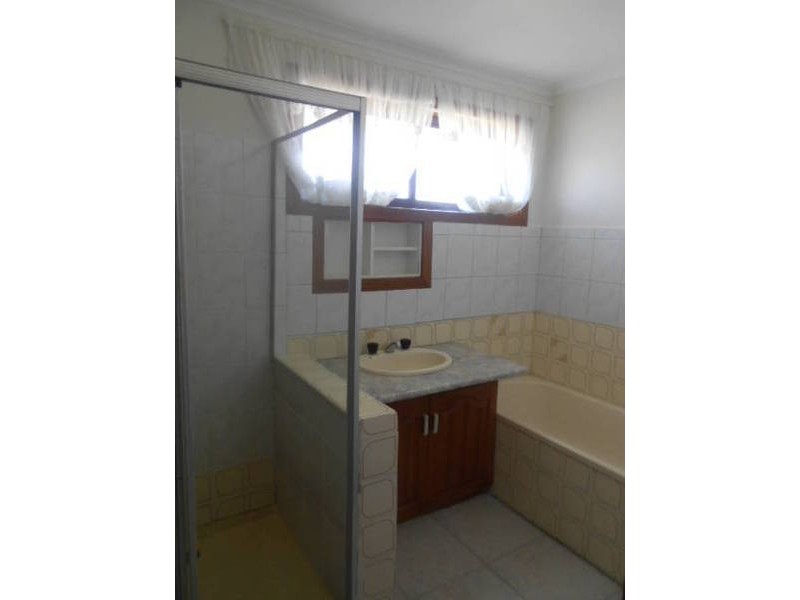 11 HADDON COURT, Meadow Heights VIC 3048