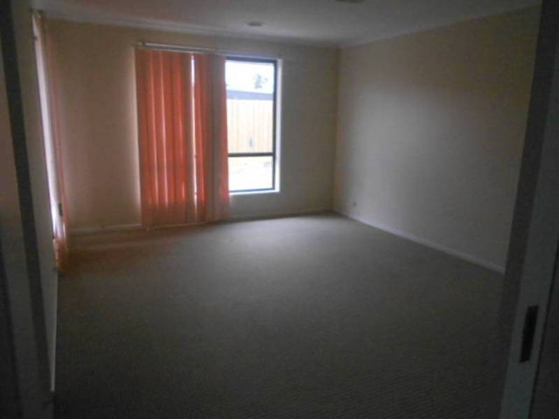 2/14 DAKARA CLOSE, Meadow Heights VIC 3048