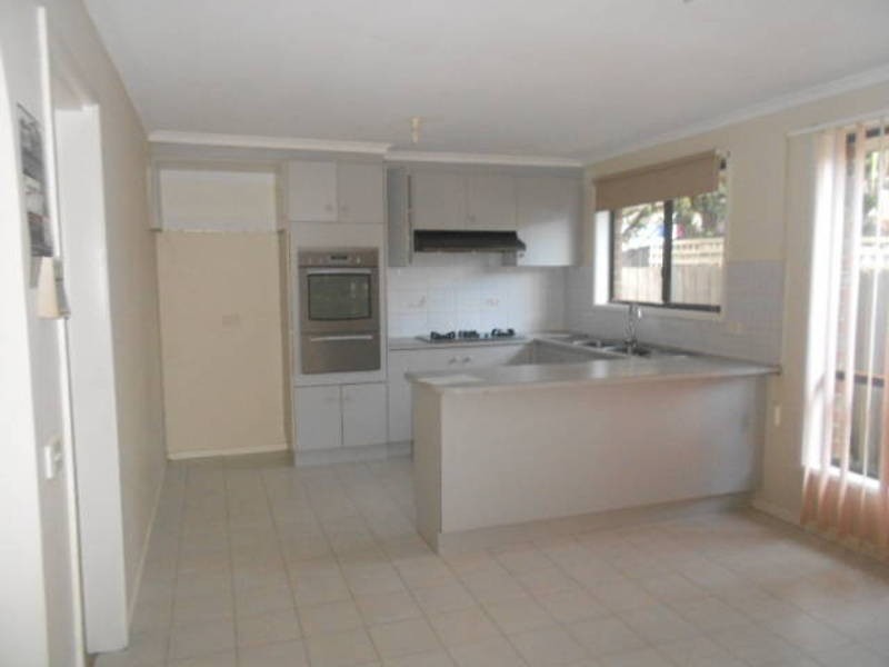 2/14 DAKARA CLOSE, Meadow Heights VIC 3048