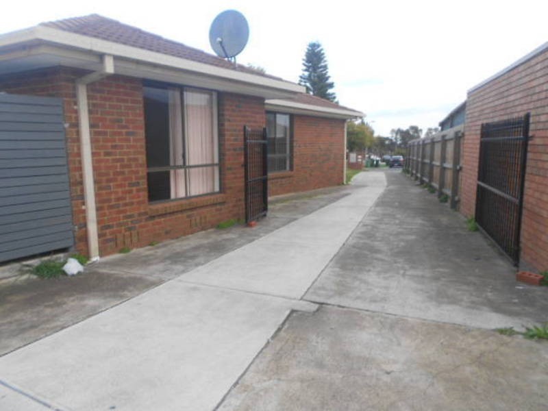 2/14 DAKARA CLOSE, Meadow Heights VIC 3048