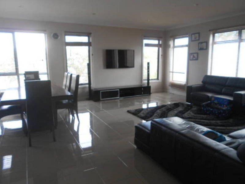 2/7 CASSINIA CRESCENT, Meadow Heights VIC 3048