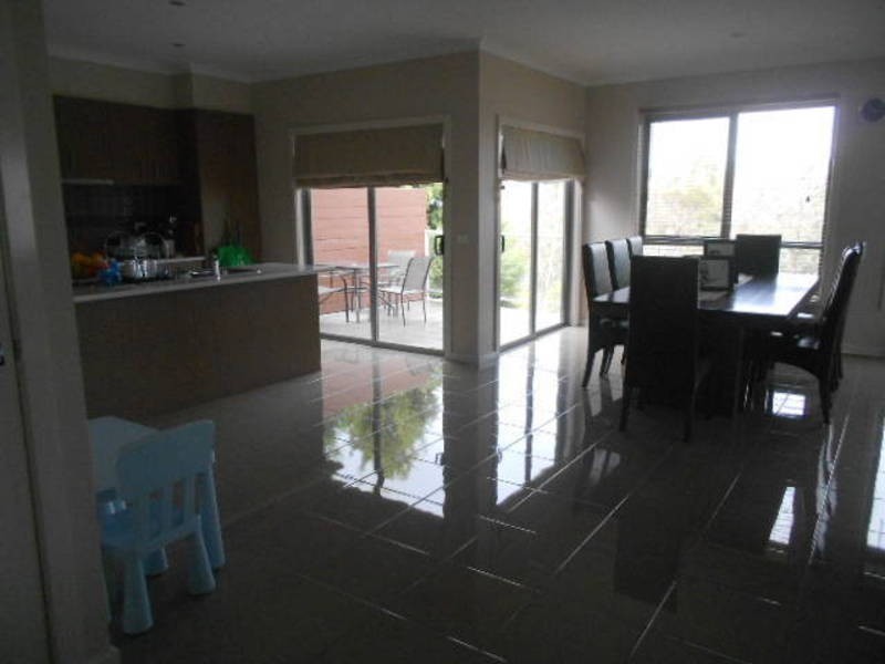 2/7 CASSINIA CRESCENT, Meadow Heights VIC 3048