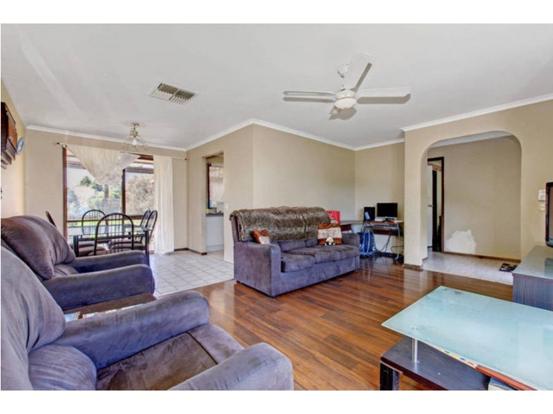 11 WEBB CLOSE, Meadow Heights VIC 3048