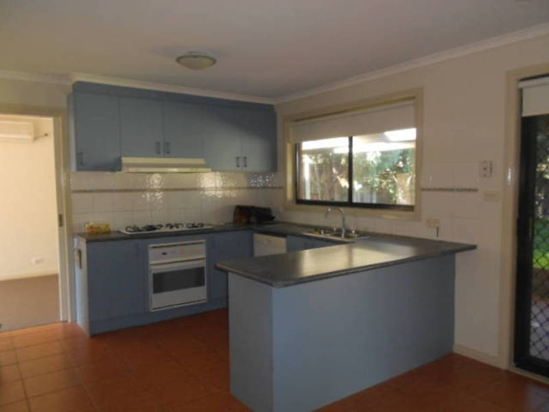 13 CRESWICK COURT, Roxburgh Park VIC 3064