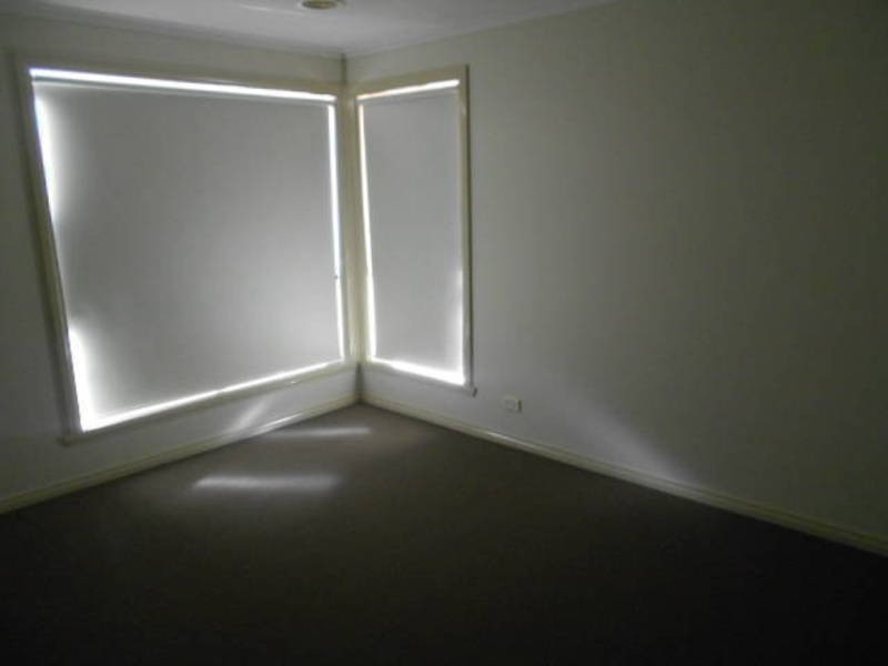 13 CRESWICK COURT, Roxburgh Park VIC 3064