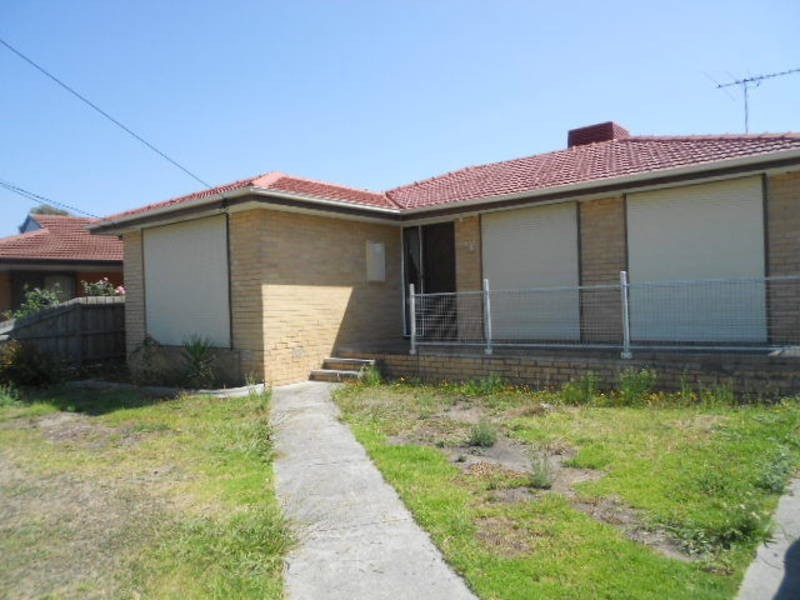 18 TOORADIN AVENUE, Dallas VIC 3047