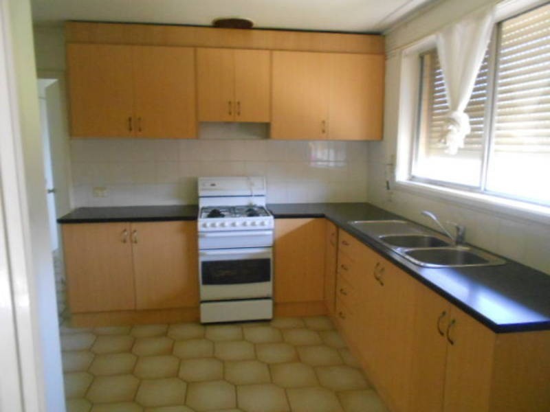 18 TOORADIN AVENUE, Dallas VIC 3047