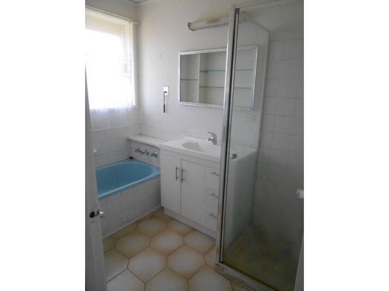 18 TOORADIN AVENUE, Dallas VIC 3047