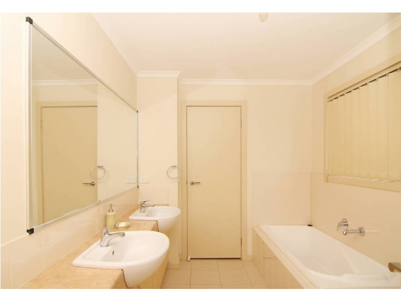 11/30-32 PAPWORTH PLACE, Meadow Heights VIC 3048