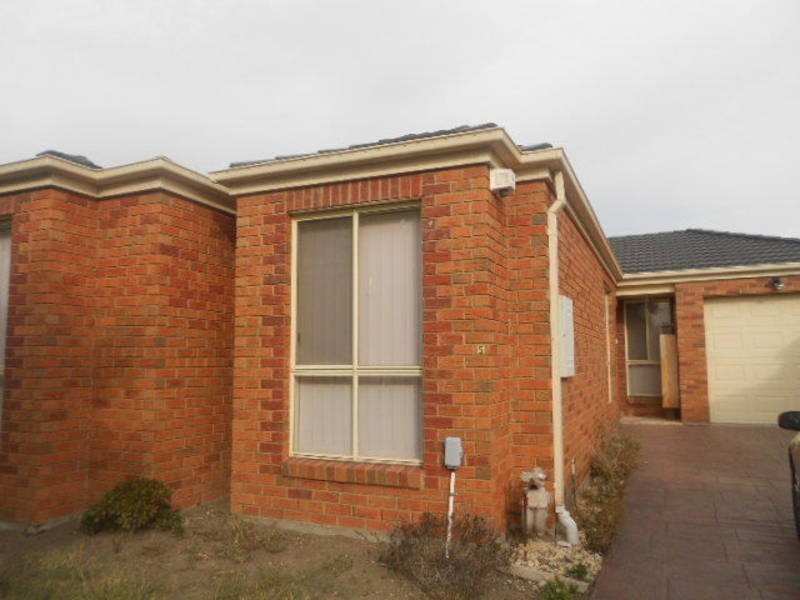 5 BRUSHWOOD CIRCUIT, Roxburgh Park VIC 3064