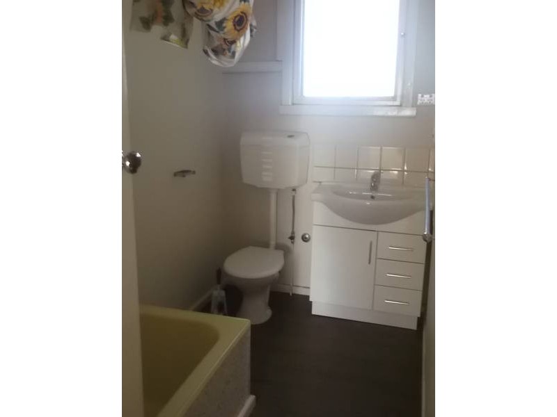 27  Craigieburn Road, Craigieburn VIC 3064