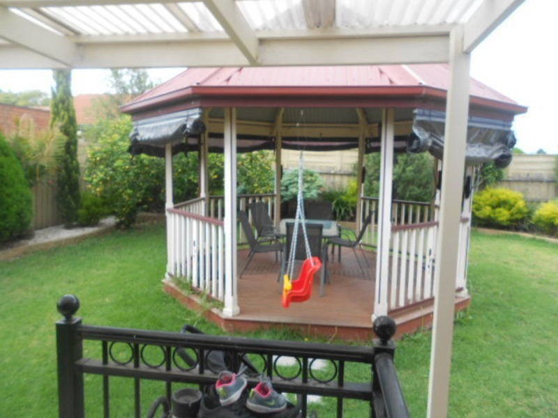 48 CASSINIA CRESCENT, Meadow Heights VIC 3048