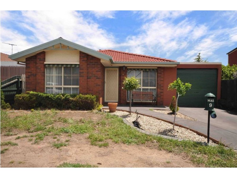 9 PRENTICE COURT, Roxburgh Park VIC 3064