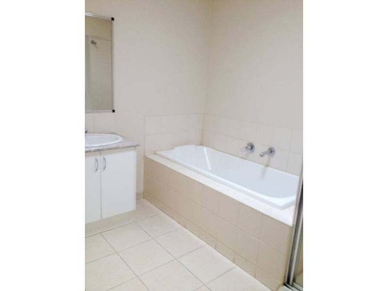 90 HAYFIELD ROAD, Roxburgh Park VIC 3064