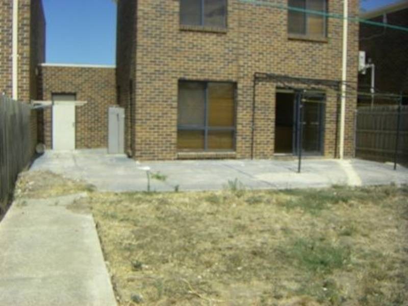 90 HAYFIELD ROAD, Roxburgh Park VIC 3064