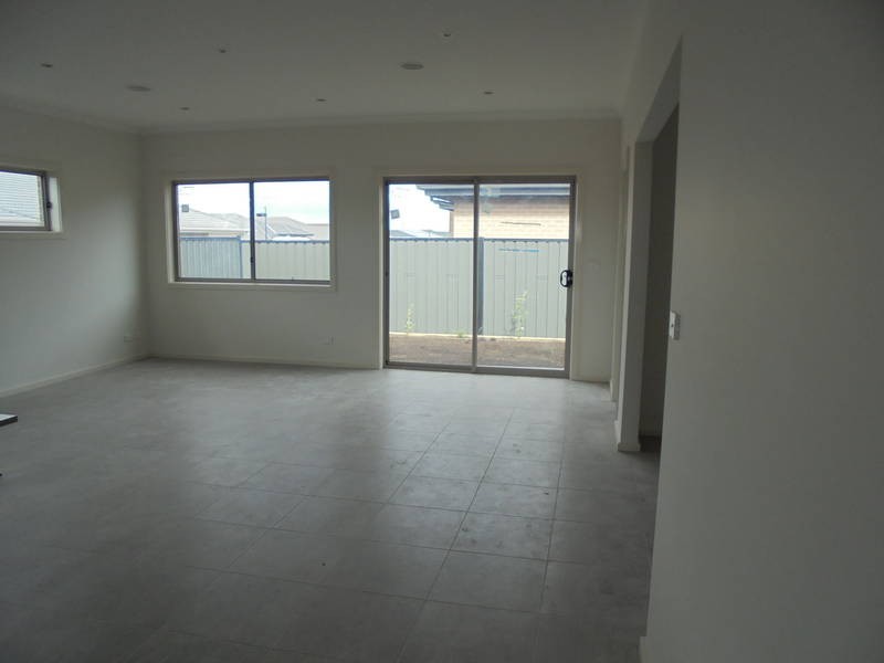 7 VIOLET PLACE, Craigieburn VIC 3064
