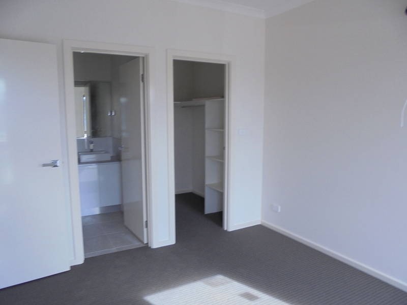 7 VIOLET PLACE, Craigieburn VIC 3064