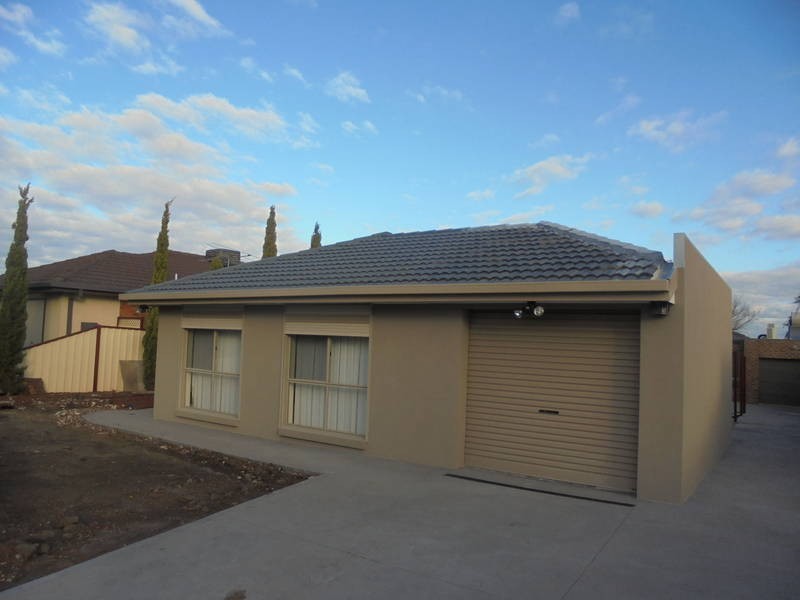 1/23 PARINGA BOULEVARD, Meadow Heights VIC 3048