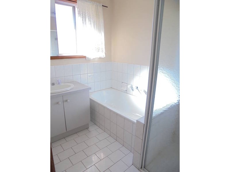 1/5 PALTARA COURT, Meadow Heights VIC 3048