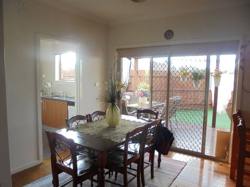 2/22 GOBUR COURT, Meadow Heights VIC 3048