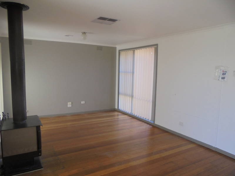 42 VENTNOR CRESCENT, Coolaroo VIC 3048