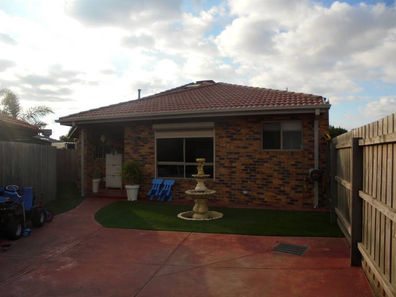 2/22 GOBUR COURT, Meadow Heights VIC 3048