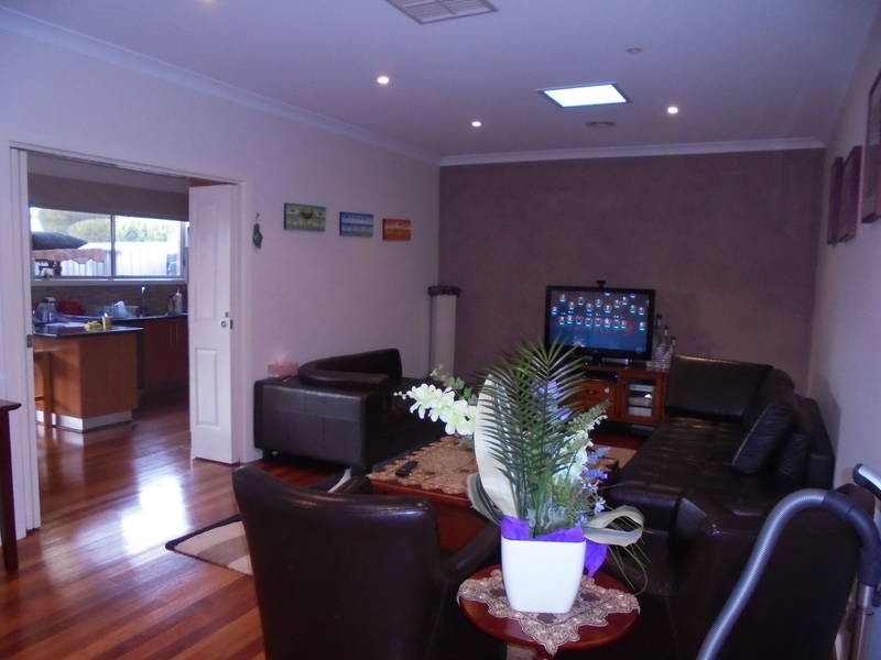 2/22 GOBUR COURT, Meadow Heights VIC 3048