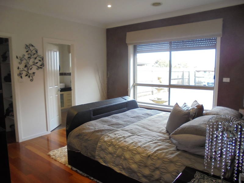 2/22 GOBUR COURT, Meadow Heights VIC 3048