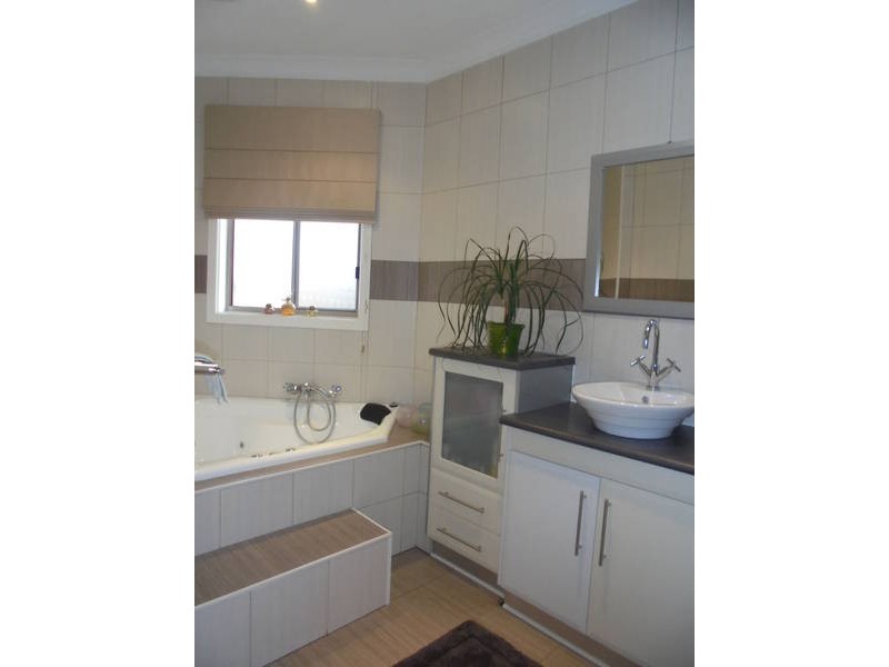 2/22 GOBUR COURT, Meadow Heights VIC 3048