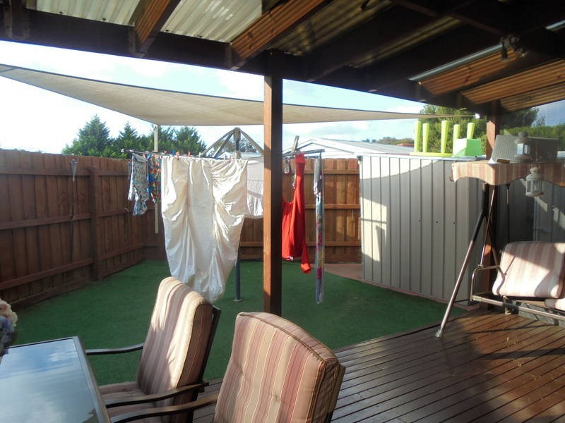 2/22 GOBUR COURT, Meadow Heights VIC 3048