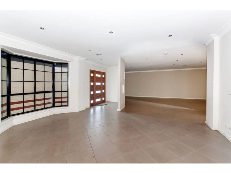 11 FLOWERS CLOSE, Roxburgh Park VIC 3064