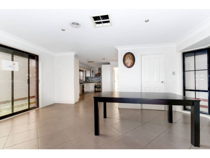 11 FLOWERS CLOSE, Roxburgh Park VIC 3064