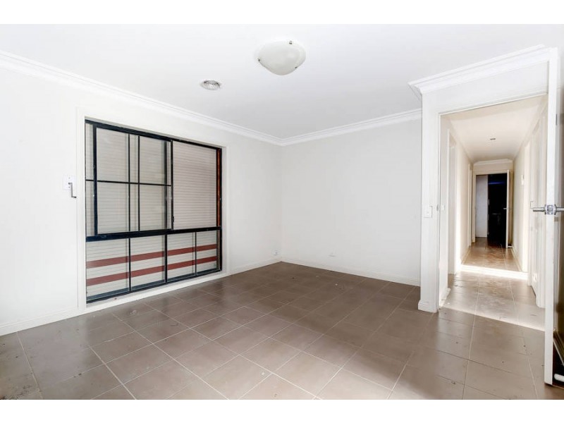 11 FLOWERS CLOSE, Roxburgh Park VIC 3064