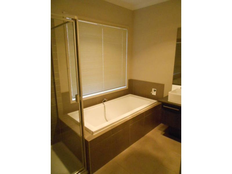 19 RAINHAM AVENUE, Craigieburn VIC 3064