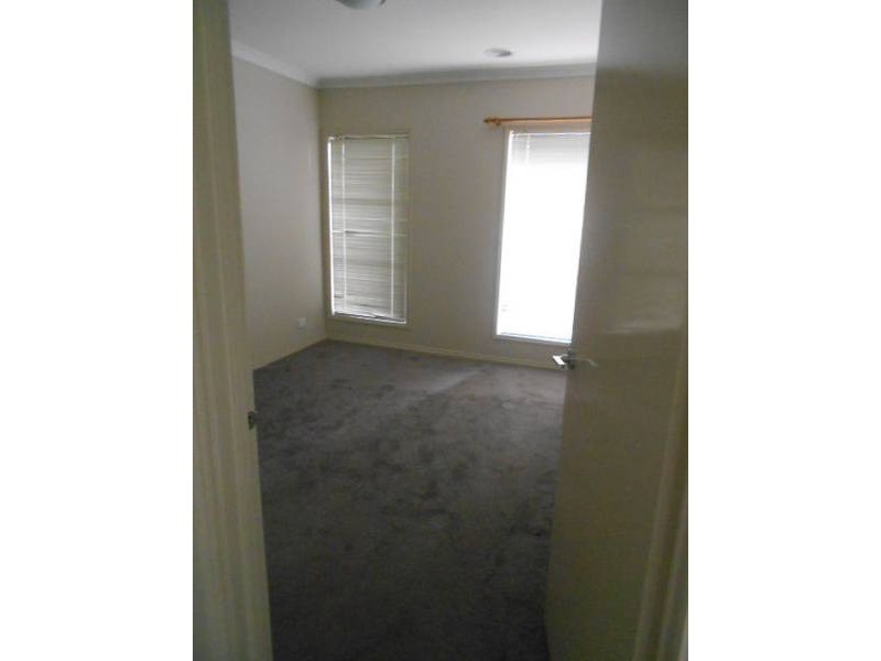 19 RAINHAM AVENUE, Craigieburn VIC 3064