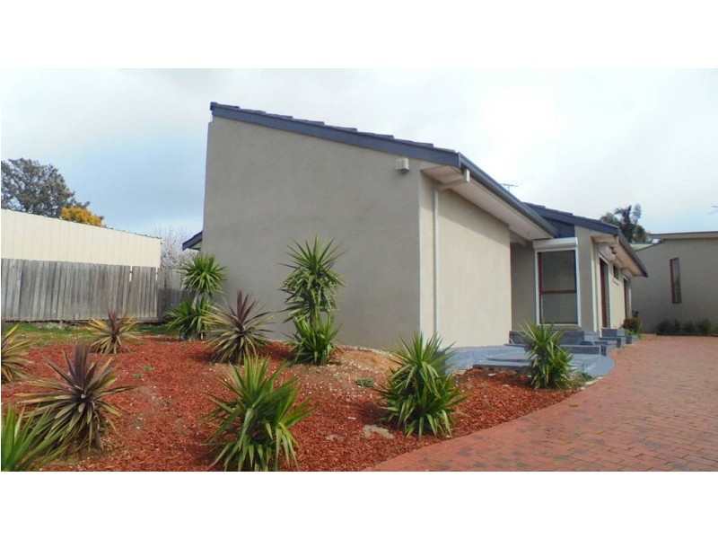 11 McNICOL CLOSE, Meadow Heights VIC 3048