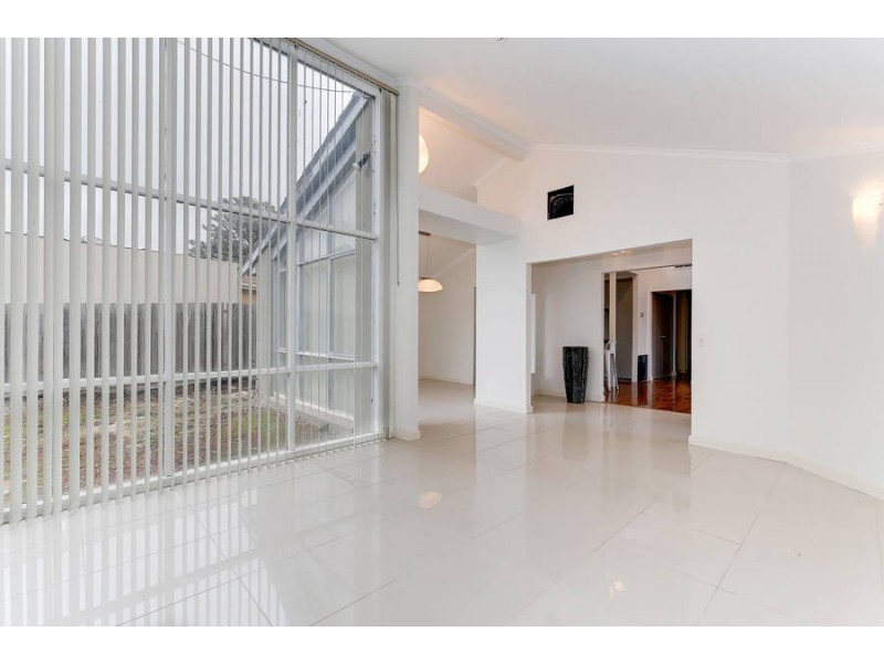 11 McNICOL CLOSE, Meadow Heights VIC 3048