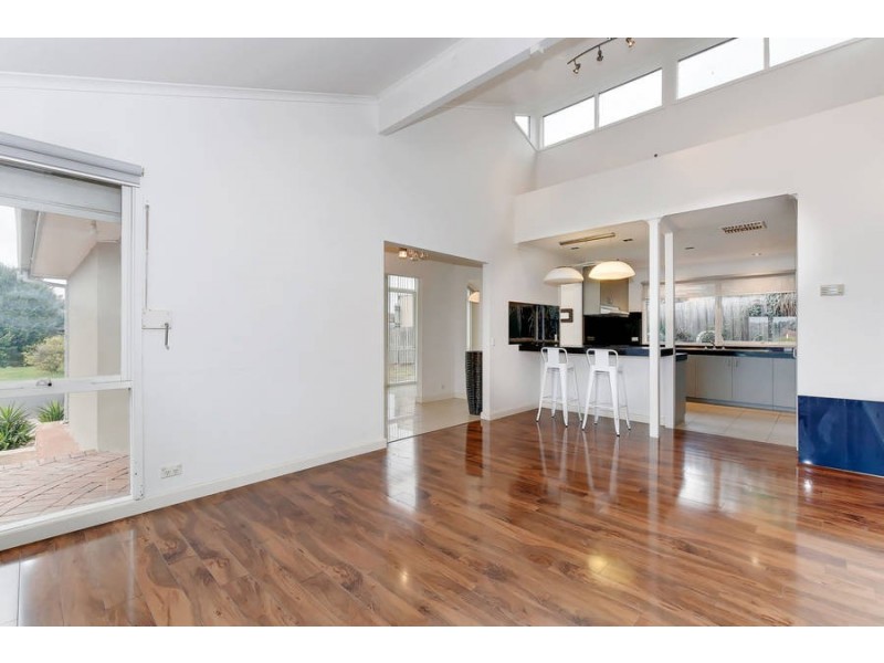 11 McNICOL CLOSE, Meadow Heights VIC 3048