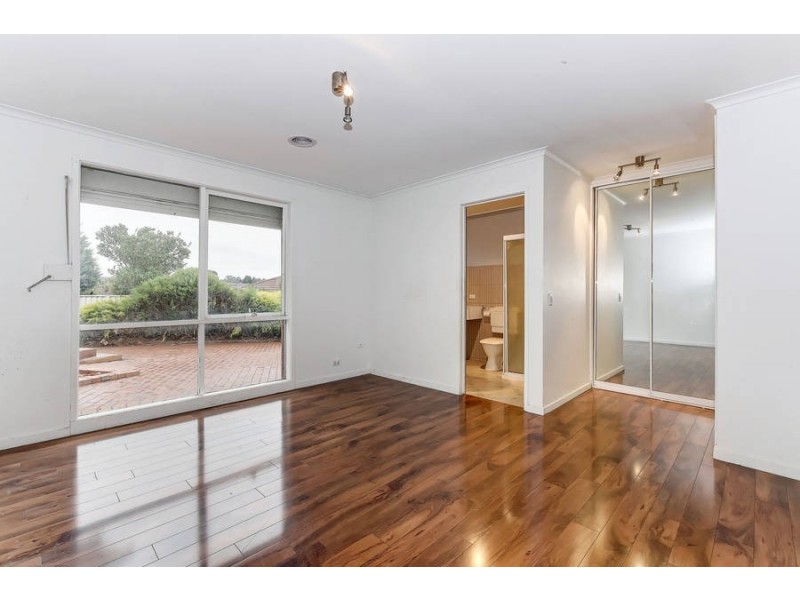 11 McNICOL CLOSE, Meadow Heights VIC 3048