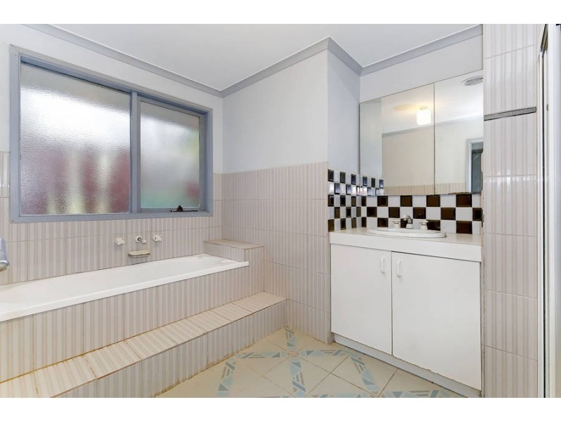 11 McNICOL CLOSE, Meadow Heights VIC 3048