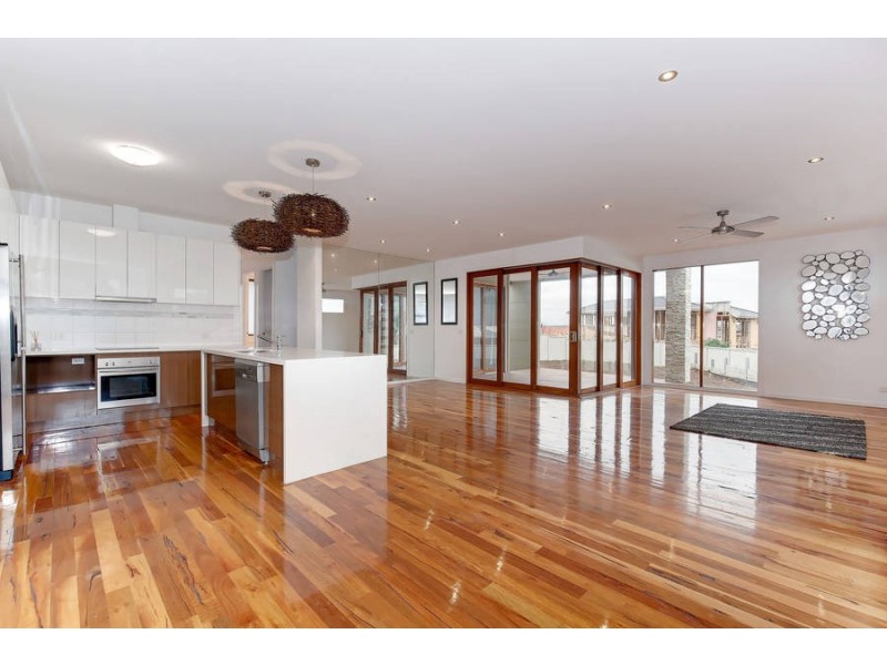 11A McNICOL CLOSE, Meadow Heights VIC 3048