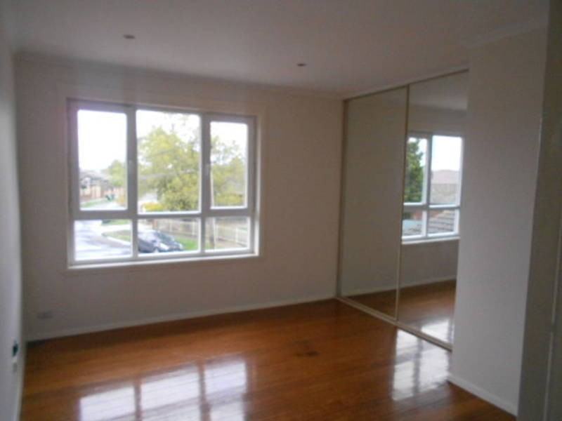 31 ROSEDALE CRESCENT, Dallas VIC 3047