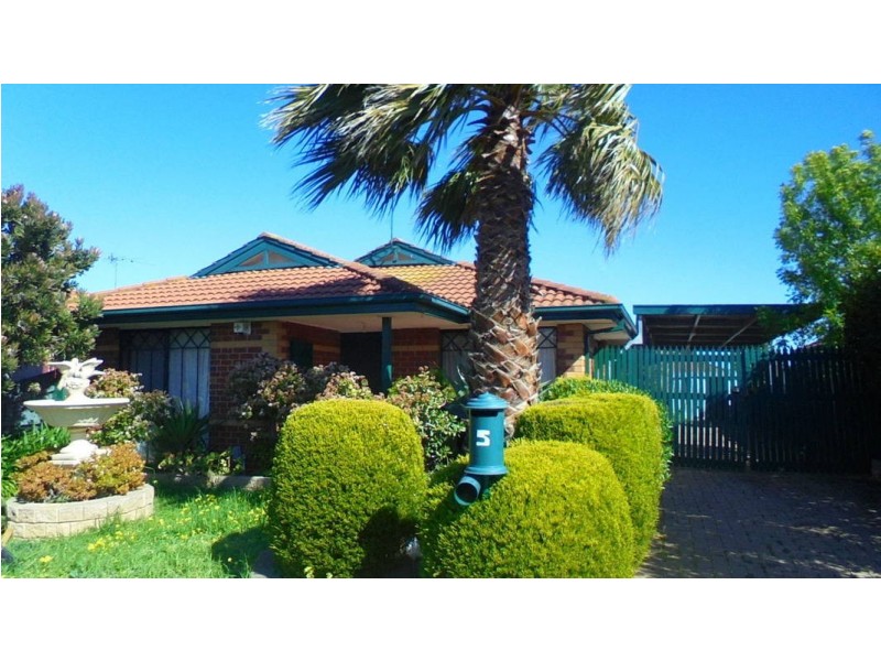 5 BENAUD CLOSE, Meadow Heights VIC 3048