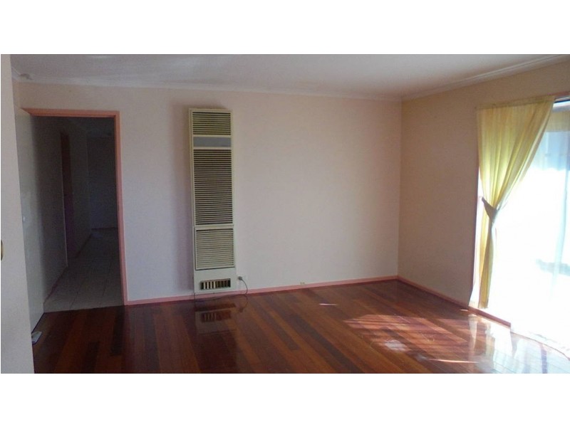 5 BENAUD CLOSE, Meadow Heights VIC 3048