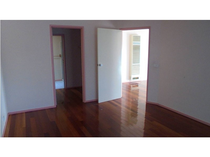 5 BENAUD CLOSE, Meadow Heights VIC 3048