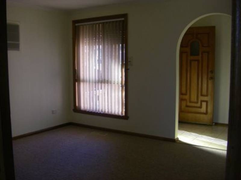 13 NICHOLSON CRESCENT, Meadow Heights VIC 3048