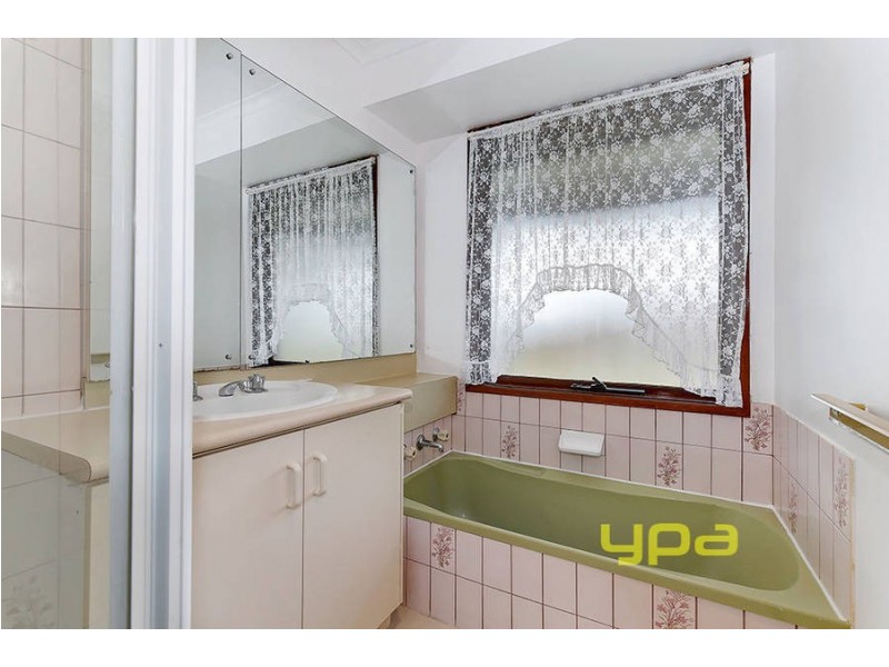 10 BERRINGA COURT, Meadow Heights VIC 3048